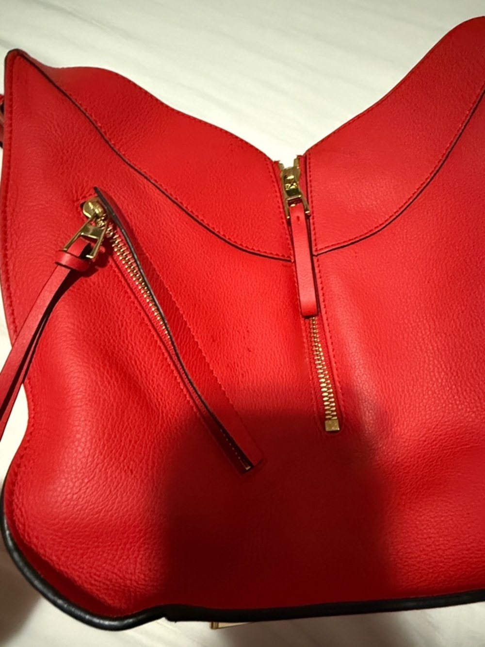 LOEWE
Calfskin Small Hammock Shoulder
Bag Scarlet Red - Picture 8 of 14